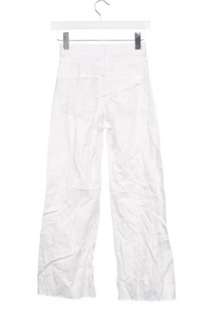 Damskie jeansy Bershka, Rozmiar XXS, Kolor Biały, Cena 95,99 zł