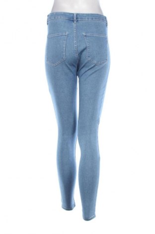 Blugi de femei Bershka, Mărime M, Culoare Albastru, Preț 74,81 Lei