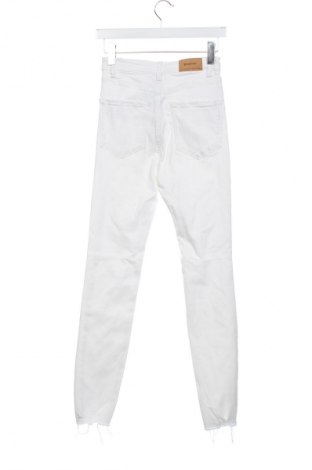 Damskie jeansy Stradivarius, Rozmiar S, Kolor Biały, Cena 95,99 zł