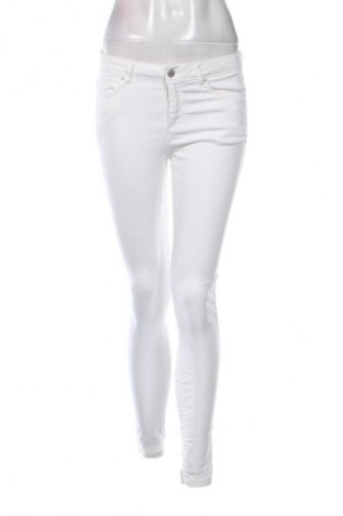 Damskie jeansy Cropp, Rozmiar M, Kolor Biały, Cena 69,99 zł