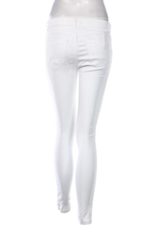 Damskie jeansy Cropp, Rozmiar M, Kolor Biały, Cena 69,99 zł