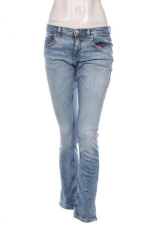 Γυναικείο Τζίν Guess, Μέγεθος M, Χρώμα Μπλέ, Τιμή 37,99 €