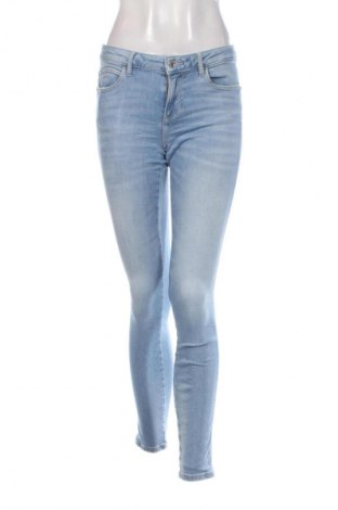 Дамски дънки Guess, Размер M, Цвят Син, Цена 75,99 лв.