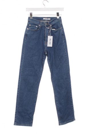 Damskie jeansy NA-KD, Rozmiar XS, Kolor Niebieski, Cena 305,99 zł