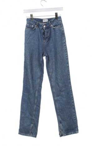Damskie jeansy NA-KD, Rozmiar XS, Kolor Niebieski, Cena 134,99 zł