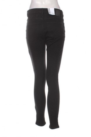 Dámske džínsy  Pieces, Veľkosť L, Farba Čierna, Cena  44,95 €