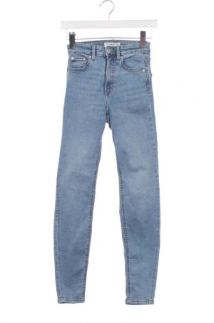 Damskie jeansy Pull&Bear, Rozmiar XXS, Kolor Niebieski, Cena 43,99 zł