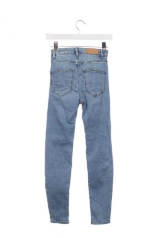 Damskie jeansy Pull&Bear, Rozmiar XXS, Kolor Niebieski, Cena 43,99 zł
