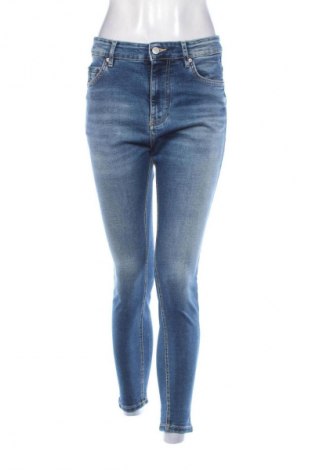 Damskie jeansy Pull&Bear, Rozmiar M, Kolor Niebieski, Cena 43,99 zł