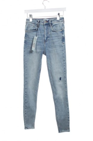 Дамски дънки River Island, Размер XS, Цвят Син, Цена 93,99 лв.