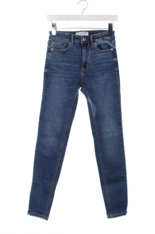 Damskie jeansy Stradivarius, Rozmiar S, Kolor Niebieski, Cena 66,69 zł
