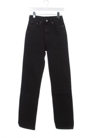 Blugi de femei Weekday, Mărime XS, Culoare Gri, Preț 133,99 Lei