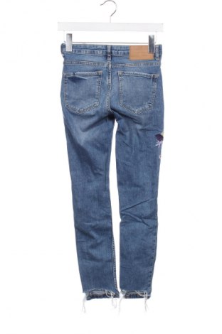 Dámske džínsy  Zara Trafaluc, Veľkosť XS, Farba Modrá, Cena  13,81 €