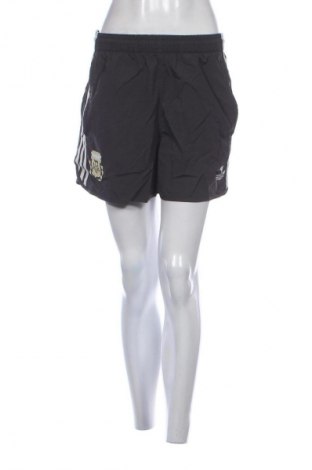 Damen Shorts Adidas, Größe M, Farbe Grau, Preis € 53,99