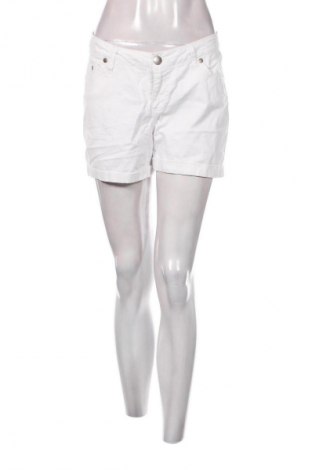 Pantaloni scurți de femei Flame, Mărime M, Culoare Alb, Preț 61,99 Lei