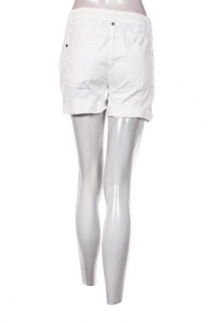 Pantaloni scurți de femei Flame, Mărime M, Culoare Alb, Preț 61,99 Lei