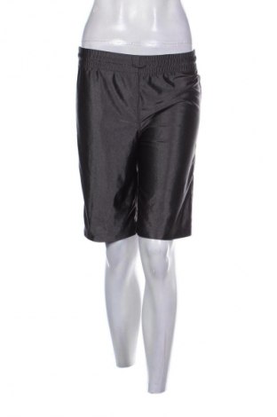 Pantaloni scurți de femei Place Est. 1989, Mărime M, Culoare Gri, Preț 24,99 Lei