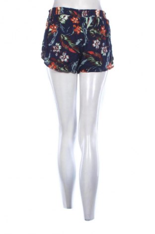 Damen Shorts Superdry, Größe S, Farbe Mehrfarbig, Preis 30,69 €