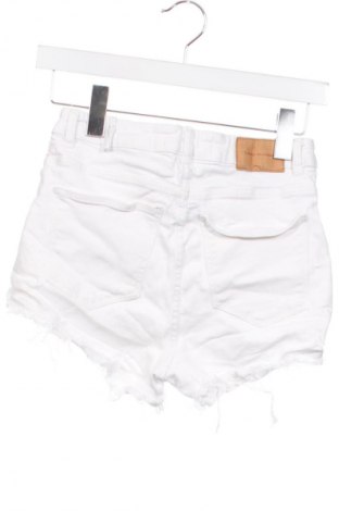 Дамски къс панталон Zara, Размер XS, Цвят Бял, Цена 15,77 лв.