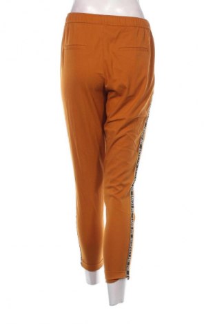 Damskie spodnie Bershka, Rozmiar M, Kolor Pomarańczowy, Cena 95,99 zł