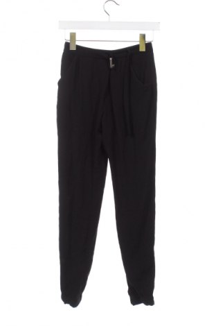 Női nadrág Bershka, Méret XS, Szín Fekete, Ár 6 192 Ft