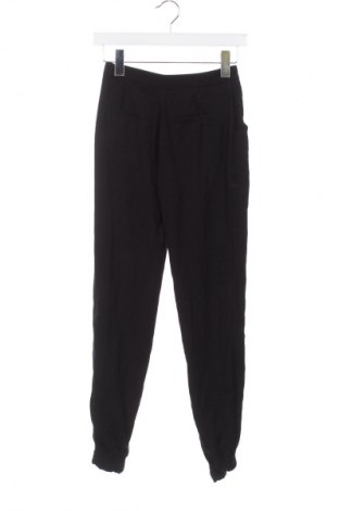 Női nadrág Bershka, Méret XS, Szín Fekete, Ár 6 192 Ft