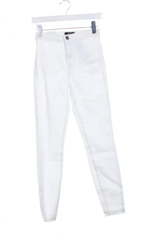 Pantaloni de femei Bershka, Mărime XS, Culoare Alb, Preț 116,37 Lei