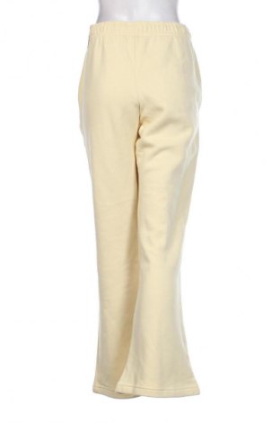 Pantaloni de femei Nike, Mărime L, Culoare Galben, Preț 314,20 Lei