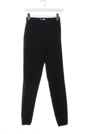 Γυναικείο παντελόνι Pull&Bear, Μέγεθος XS, Χρώμα Μαύρο, Τιμή 15,46 €