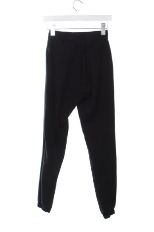 Γυναικείο παντελόνι Pull&Bear, Μέγεθος XS, Χρώμα Μαύρο, Τιμή 15,46 €