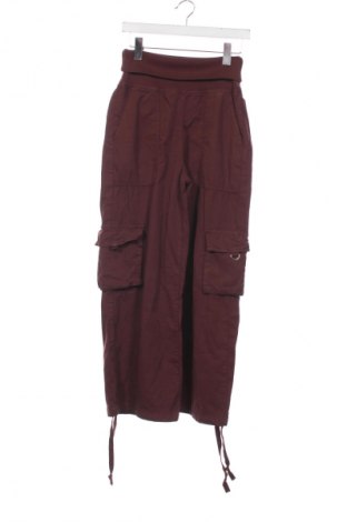 Damskie spodnie SHYX x About You, Rozmiar XS, Kolor Czerwony, Cena 305,99 zł