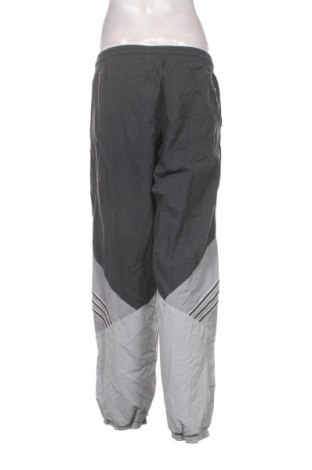 Damen Sporthose Adidas, Größe XL, Farbe Mehrfarbig, Preis € 28,99