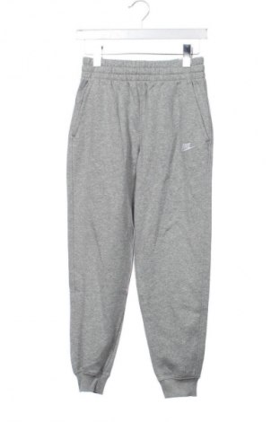 Παιδική κάτω φόρμα Nike, Μέγεθος 10-11y/ 146-152 εκ., Χρώμα Γκρί, Τιμή 49,99 €