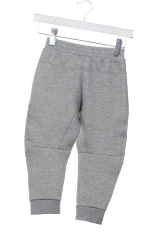 Dětské tepláky Nike, Velikost 3-4y/ 104-110 cm, Barva Šedá, Cena  1 249,00 Kč