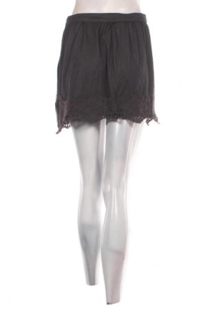 Rock Pull&Bear, Größe L, Farbe Grau, Preis € 13,99