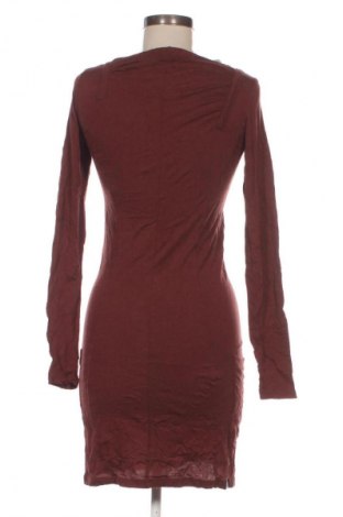 Sukienka Bench, Rozmiar S, Kolor Czerwony, Cena 157,99 zł