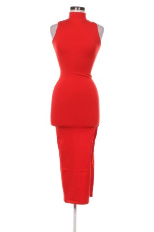 Sukienka Bershka, Rozmiar S, Kolor Czerwony, Cena 150,99 zł
