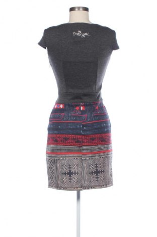 Sukienka Desigual, Rozmiar S, Kolor Kolorowy, Cena 188,51 zł