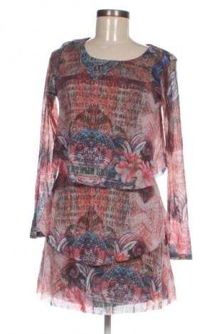 Рокля Desigual, Размер M, Цвят Многоцветен, Цена 82,62 лв.