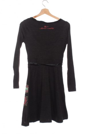 Рокля Desigual, Размер XS, Цвят Многоцветен, Цена 81,93 лв.