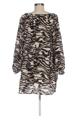 Rochie H&M, Mărime M, Culoare Multicolor, Preț 74,35 Lei