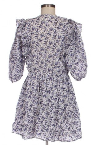 Рокля H&M, Размер M, Цвят Многоцветен, Цена 12,99 лв.
