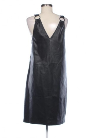 Kleid Mandarina Duck, Größe M, Farbe Schwarz, Preis 66,51 €