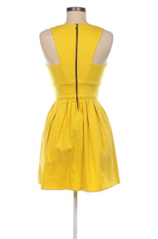 Šaty  Pull&Bear, Velikost M, Barva Žlutá, Cena  377,00 Kč