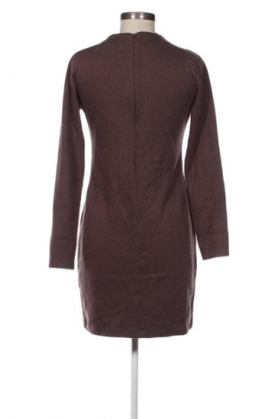 Рокля Zara, Размер L, Цвят Кафяв, Цена 31,99 лв.