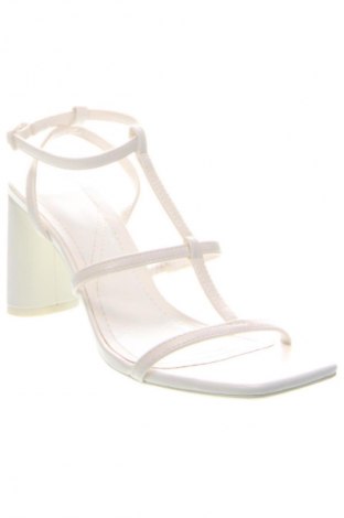 Szandálok Bershka, Méret 36, Szín Fehér, Ár 6 379 Ft