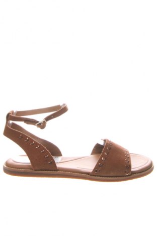 Сандали Clarks, Размер 42, Цвят Кафяв, Цена 240,35 лв.