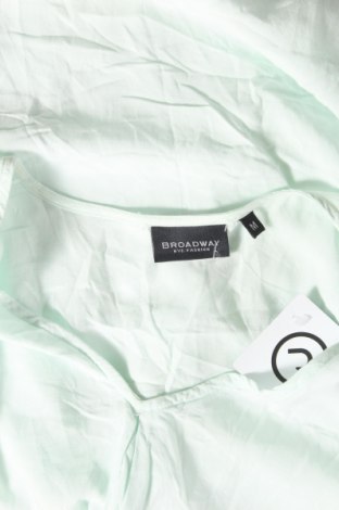 Γυναικείο αμάνικο μπλουζάκι Broadway, Μέγεθος M, Χρώμα Πράσινο, Τιμή 13,64 €