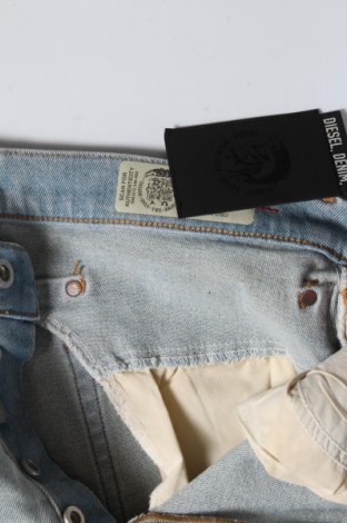 Męskie jeansy Diesel, Rozmiar M, Kolor Niebieski, 98% bawełna, 2% elastyna, Cena 677,69 zł