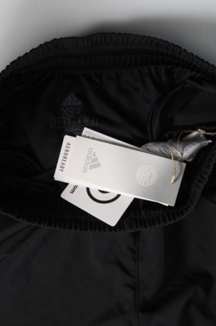 Дамски къс панталон Adidas, Размер XS, Цвят Черен, Цена 51,75 лв.